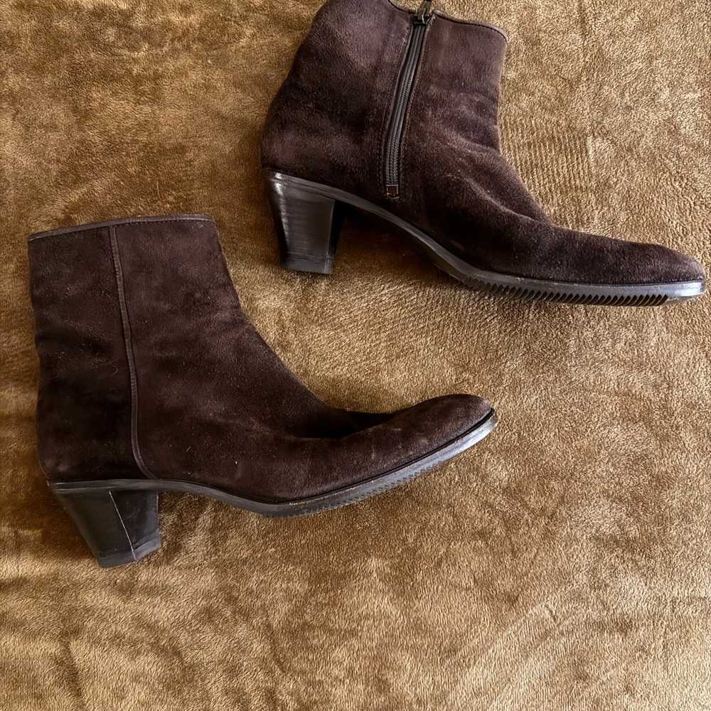 Gravati Dark Brown Suede Heeled Boots